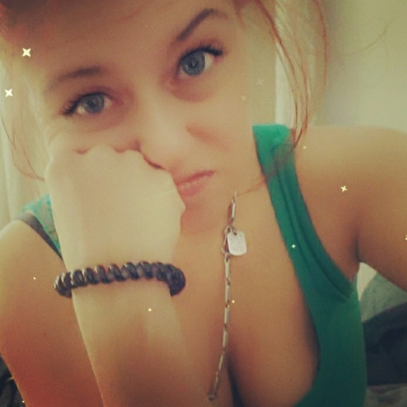 Profile Picture of Christine Grinsteiner (@fw3913) on Poshmark