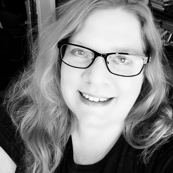 Profile Picture of Heidi Spetzman (@heidispetzman) on Poshmark