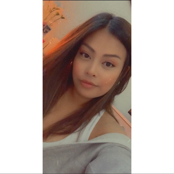 Profile Picture of Pauline Alvarez (@paulinejalvarez) on Poshmark