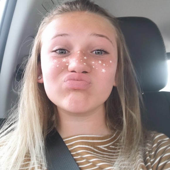 Profile Picture of Aubrey Derolf (@aubreyderolf378) on Poshmark