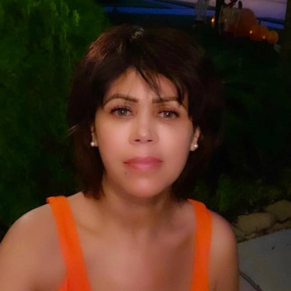 Profile Picture of Simone Sunshine (@vbacelos) on Poshmark