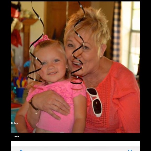 Profile Picture of Janelle Poche (@janelle1014) on Poshmark