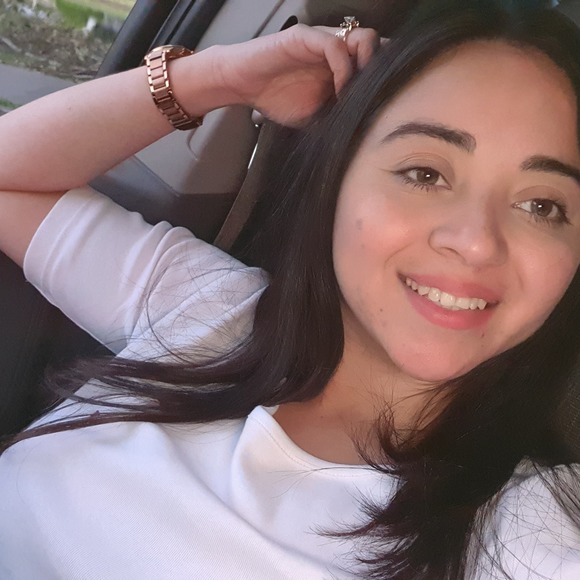 Profile Picture of Karla Veiga (@karlaveiga) on Poshmark