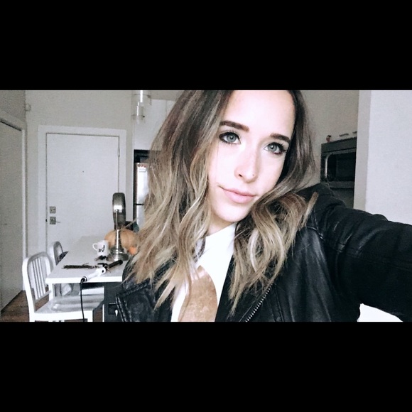 Profile Picture of Jade Kwiatkowski (@jadekcloset) on Poshmark