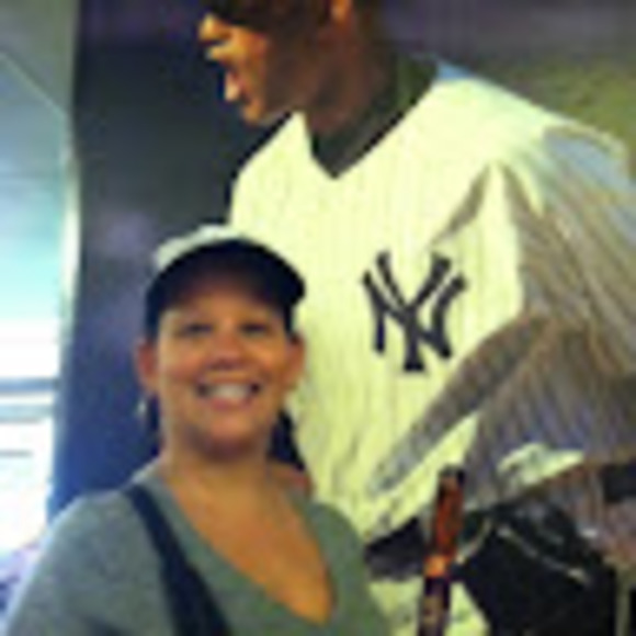 Profile Picture of Raquel Vidal (@raquel_vidal) on Poshmark