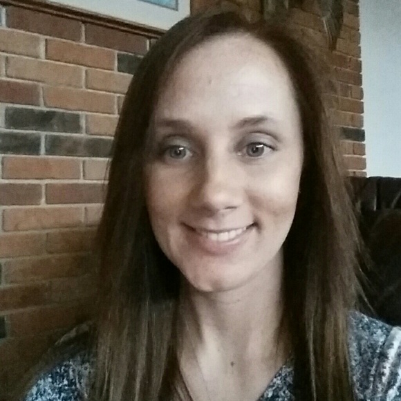 Mandy Powers - Poshmark Profile Picture of Mandy Powers (@mandajo1982) on Poshmark