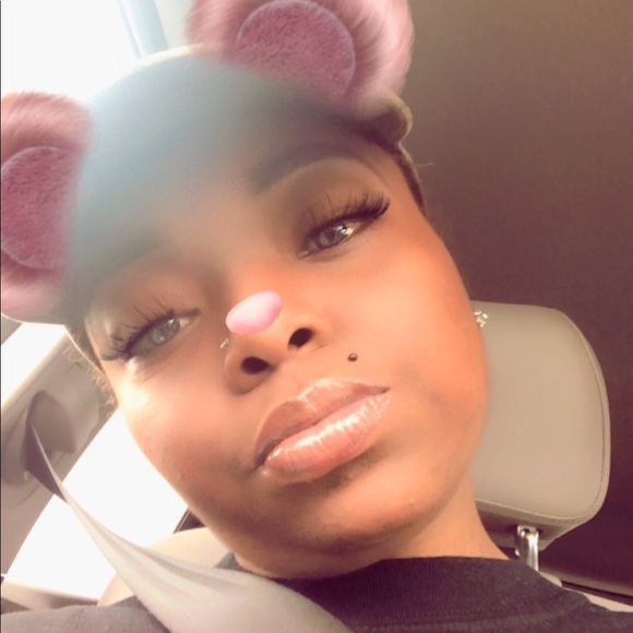 Profile Picture of Trinetta St julian (@shefierce84) on Poshmark