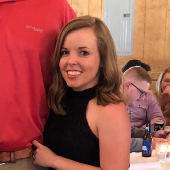 Profile Picture of Joyce Going (@joycegoing) on Poshmark