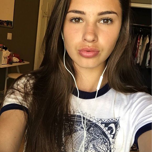 Profile Picture of Danielle Pedrino (@daniellepedrino) on Poshmark