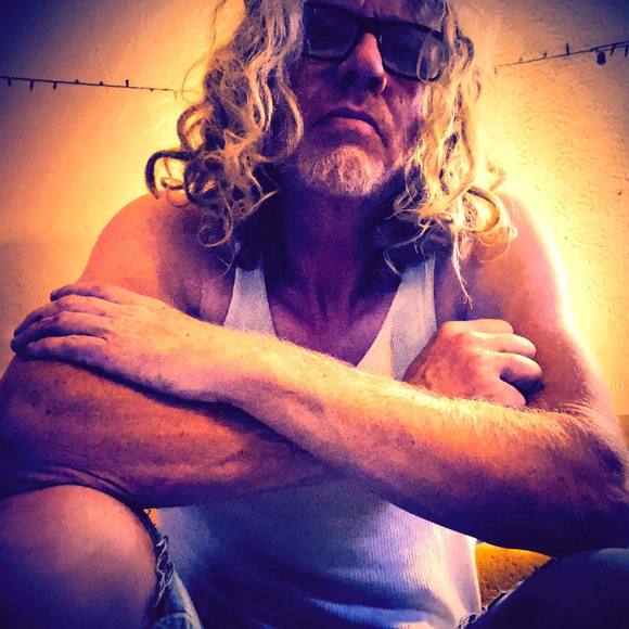 Profile Picture of Robert Murray (@robmurray97) on Poshmark