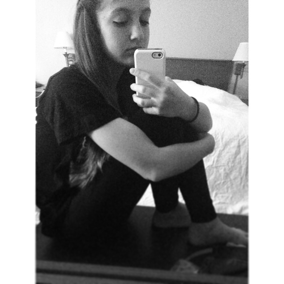 Profile Picture of Abby Veillon (@abbyveillon) on Poshmark