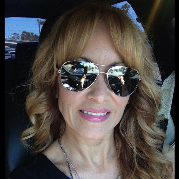 Profile Picture of Miryam Rosetti (@mdafne2311) on Poshmark
