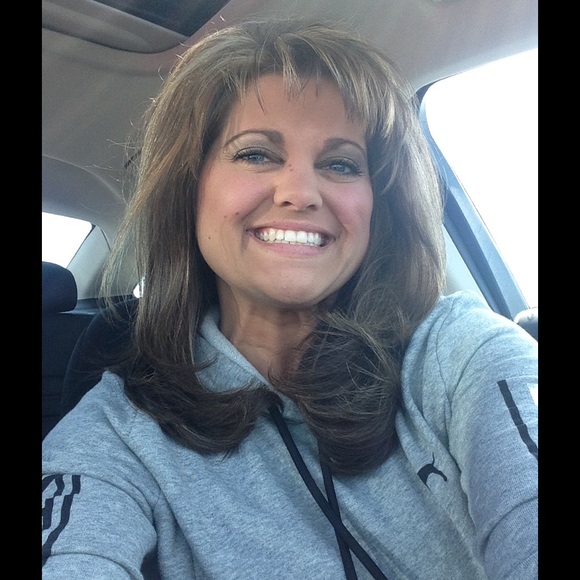 Profile Picture of Kristen Steslicki (@kstez) on Poshmark