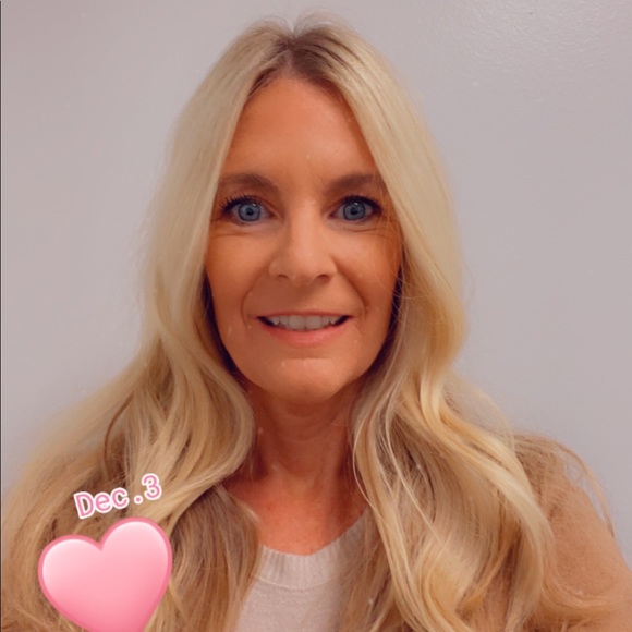 Profile Picture of Donna Bushka (@dmbushka) on Poshmark