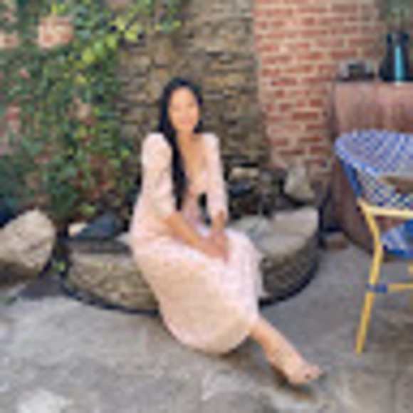 Profile Picture of Crystal Kwon (@ckwon05) on Poshmark