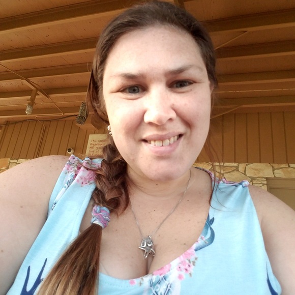 Profile Picture of Windi Bolton (@wjbolton3) on Poshmark