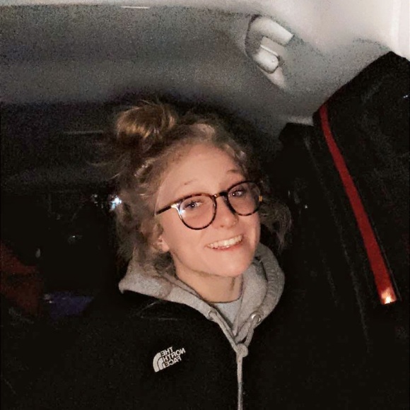 Profile Picture of Taylor Burick (@taylor_burick) on Poshmark