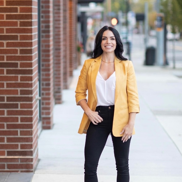 Profile Picture of Sara Bakkum (@slbakkum) on Poshmark