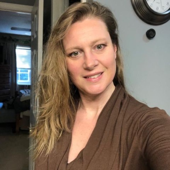 Profile Picture of Marnie Basney (@marniebasney) on Poshmark