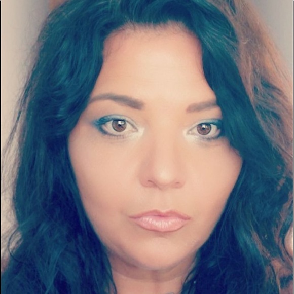 Profile Picture of Mariana Cristea (@mariaspiri17) on Poshmark