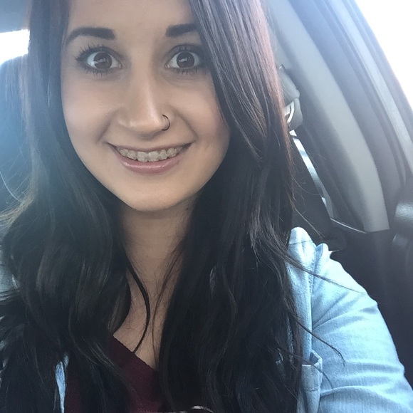 Marisa Golbienko - Poshmark Profile Picture of Marisa Golbienko (@marisagolbienko) on Poshmark