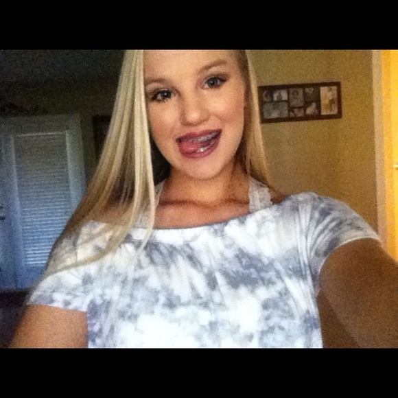 Profile Picture of Kaleigh Clay (@kaleighclay) on Poshmark