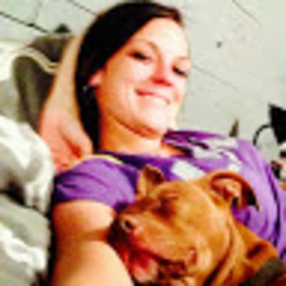 Profile Picture of Jakecha Hennis (@jakecha97) on Poshmark