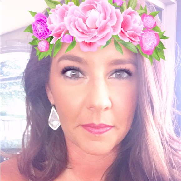Profile Picture of Carrie Chisholm (@fitfairycarrie) on Poshmark