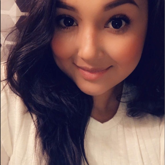 Profile Picture of Pamela Alvarez (@p121618) on Poshmark