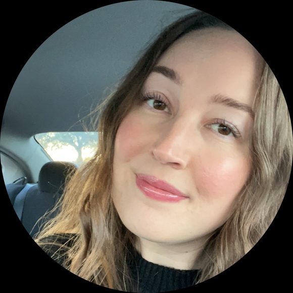 Profile Picture of Rachael Glithero (@raerose45) on Poshmark