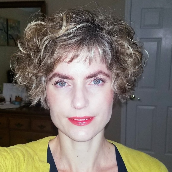 Profile Picture of Kimberly Hazelwood (@kimberlyhaze824) on Poshmark