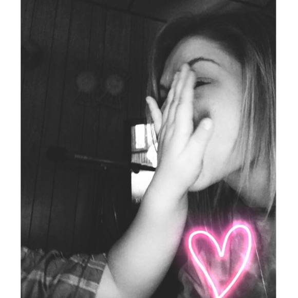 Profile Picture of Larissa Dneaster (@larissadneaster) on Poshmark