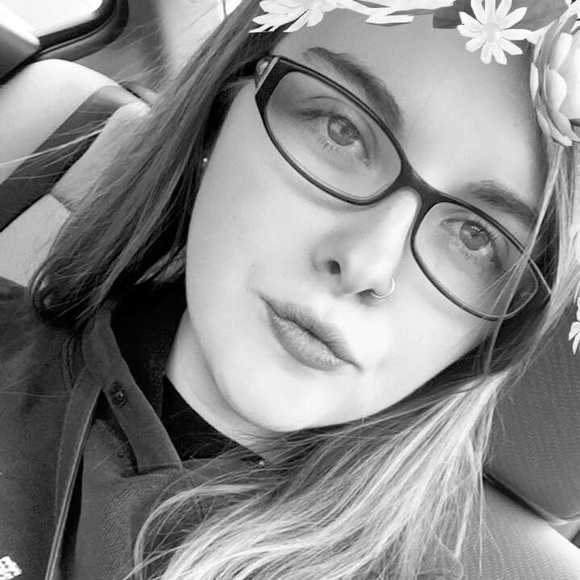Profile Picture of Kaylie Shifflett (@kaybae3) on Poshmark