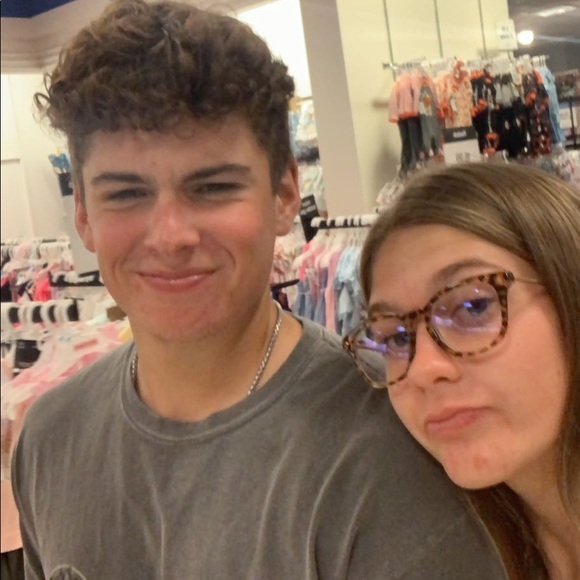 Profile Picture of Lauren Lisby (@lauren_lisby) on Poshmark