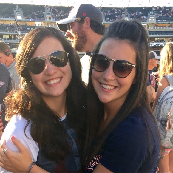 Profile Picture of Kelly Binder (@kelly_binder) on Poshmark