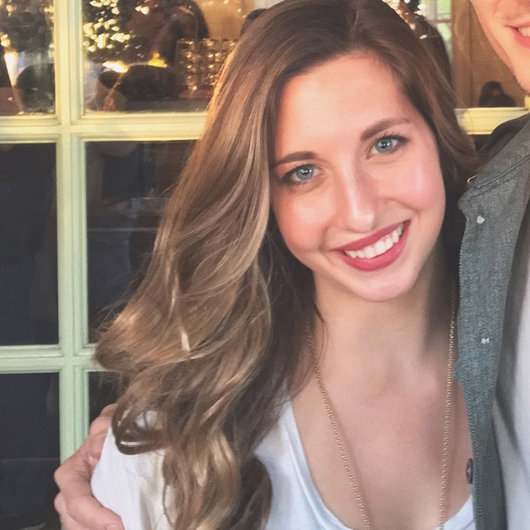 Profile Picture of ! emily Emshoff (@emilyemshoff) on Poshmark