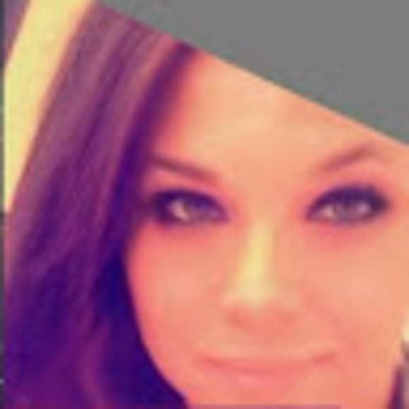 Profile Picture of Dee dee Chambers (@deech2430) on Poshmark