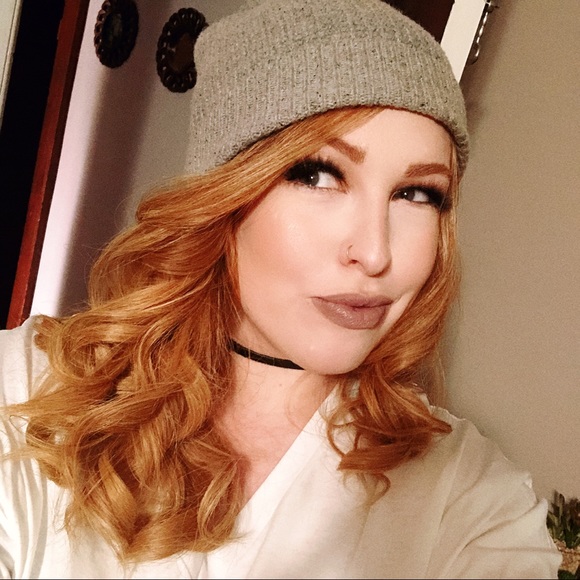 Profile Picture of Alyssa Weismann (@alyssa_weismann) on Poshmark