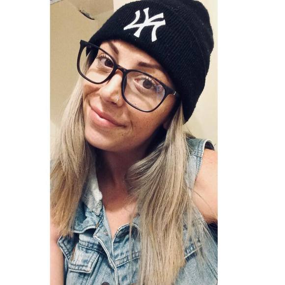 Profile Picture of Mackenzie Winters (@mwinters918) on Poshmark