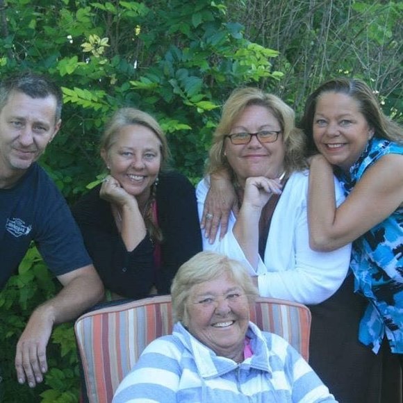 Profile Picture of Christine Wayman (@cmywayman) on Poshmark