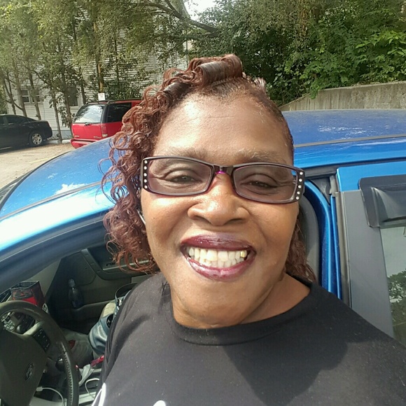 Profile Picture of Kimberly m Furlow (@kimberly736) on Poshmark