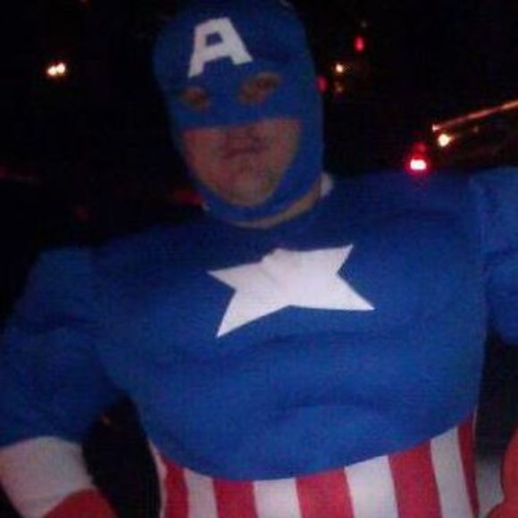 Profile Picture of Daniel Holt (@danielholt432) on Poshmark