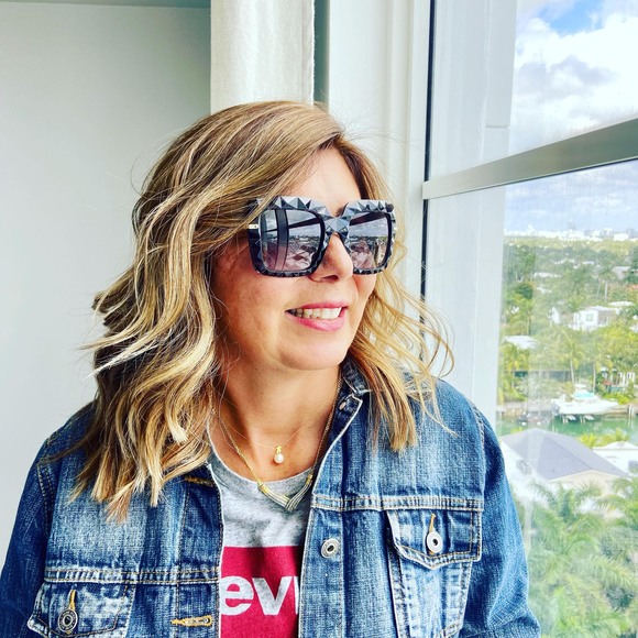 Profile Picture of Andreia Pires da silva (@piresdasilvaa67) on Poshmark