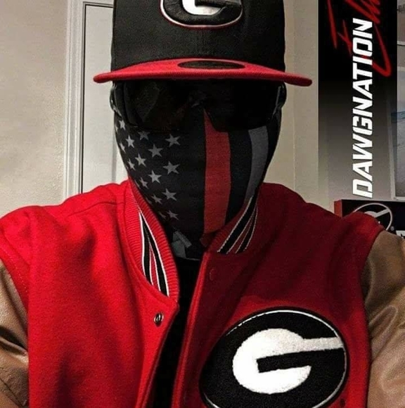 Profile Picture of London Perry (@poetsouf) on Poshmark