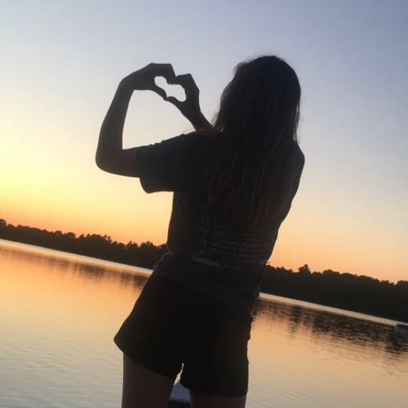 Profile Picture of Sarah Chenal (@sarahchenal33) on Poshmark