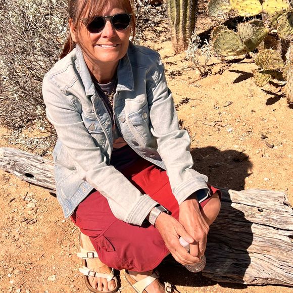 Profile Picture of Karla Tolrud (@karlatolrud) on Poshmark