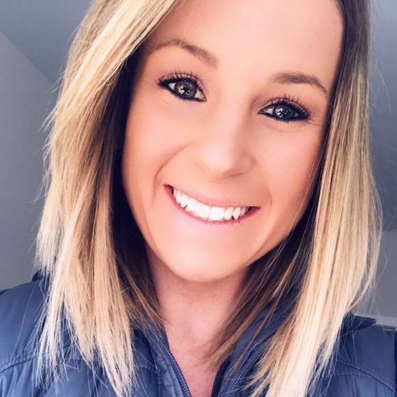 Profile Picture of Christina Ager (@christina_ager) on Poshmark