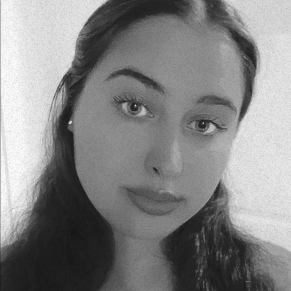 Profile Picture of Tori Wise (@toriswise) on Poshmark