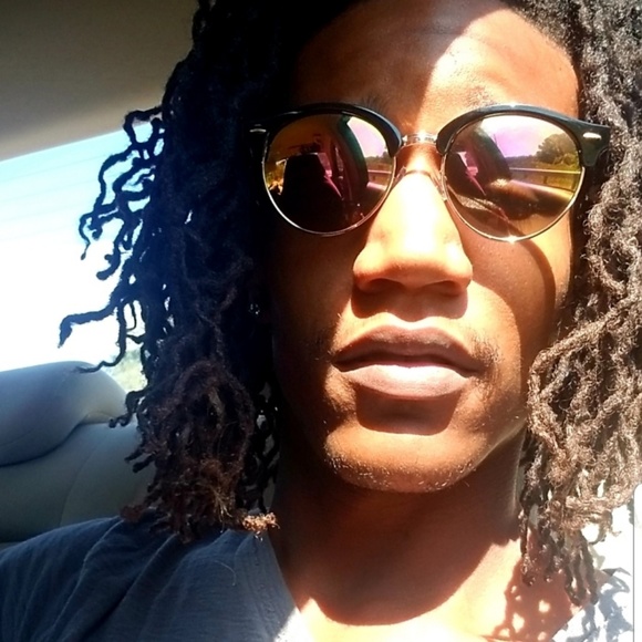 Profile Picture of Olu Phifer (@oluphifer927) on Poshmark