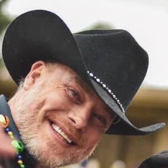 Profile Picture of Tall guy Nelson (@222andynelson) on Poshmark